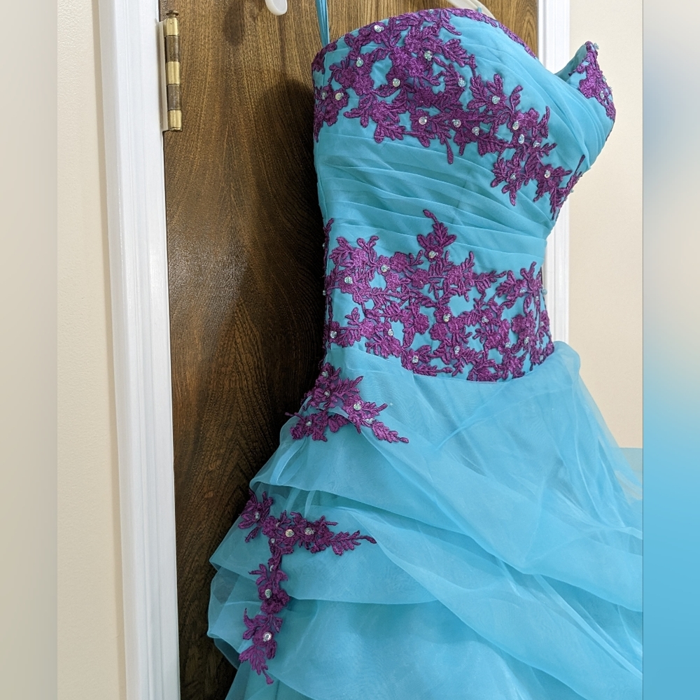 Blue Bridal / Prom / Quinceanera Sweetheart Dress with Purple Embroidery